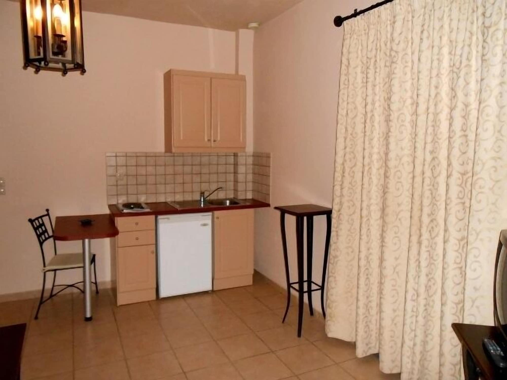 Lambrinos Suites Platanias  Exterior photo
