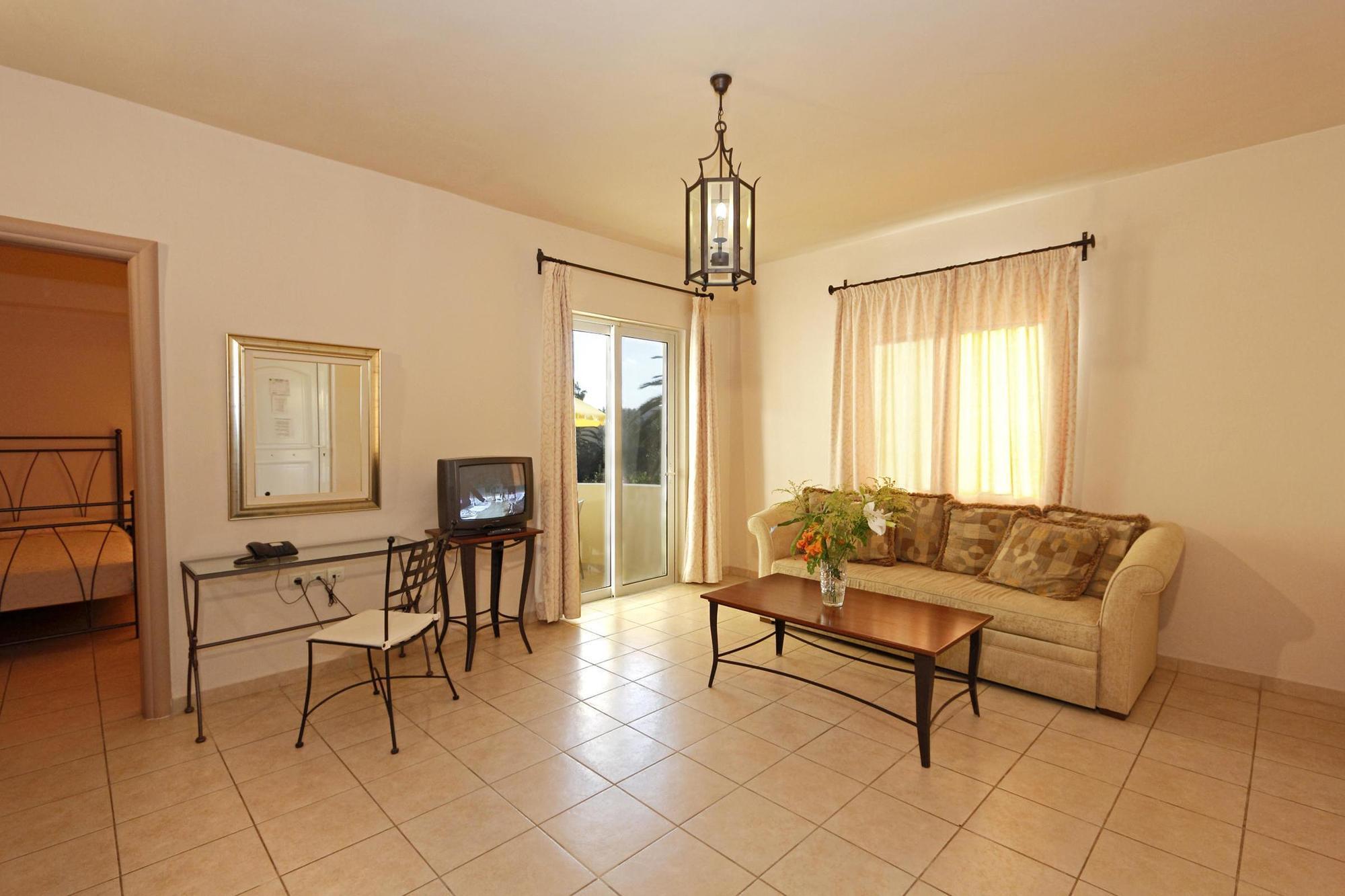 Lambrinos Suites Platanias  Exterior photo
