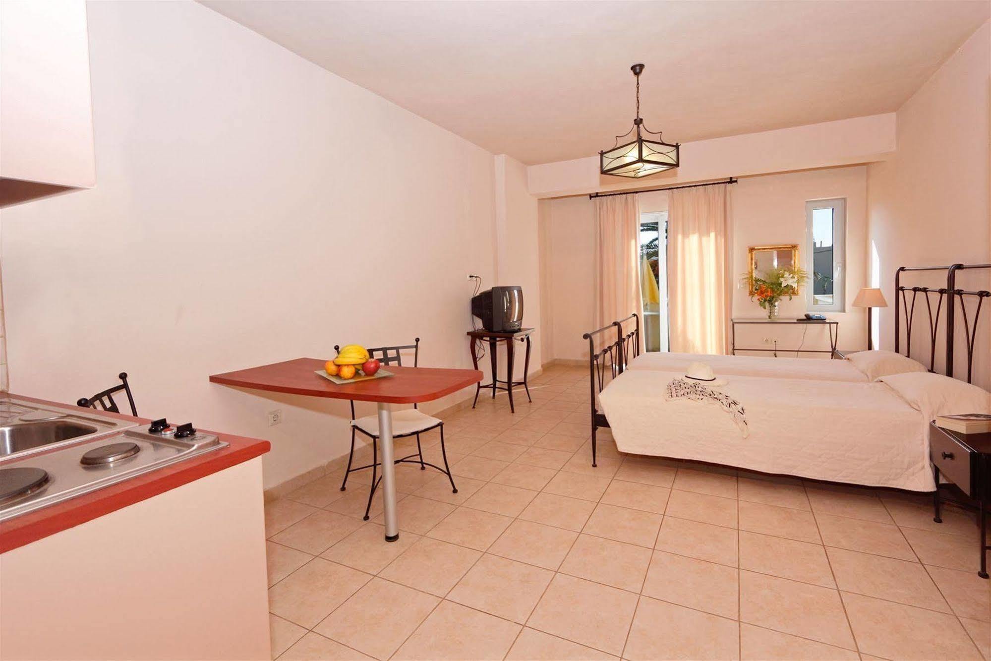 Lambrinos Suites Platanias  Exterior photo