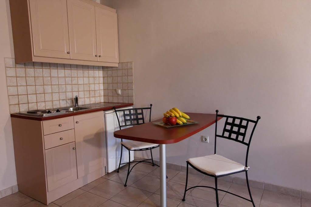 Lambrinos Suites Platanias  Exterior photo